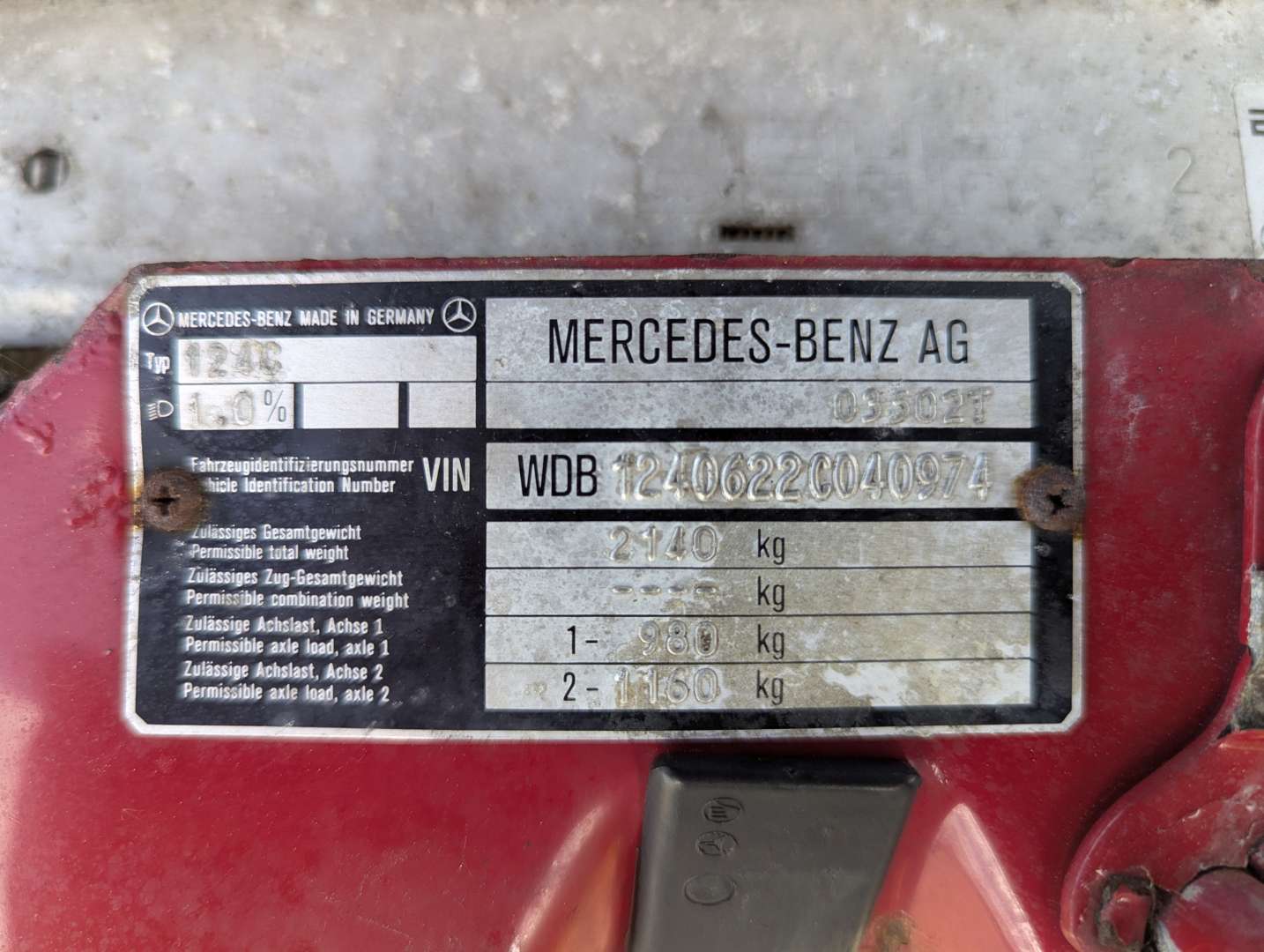 <p>1994 MERCEDES W124 E220 CABRIOLET AUTO</p>