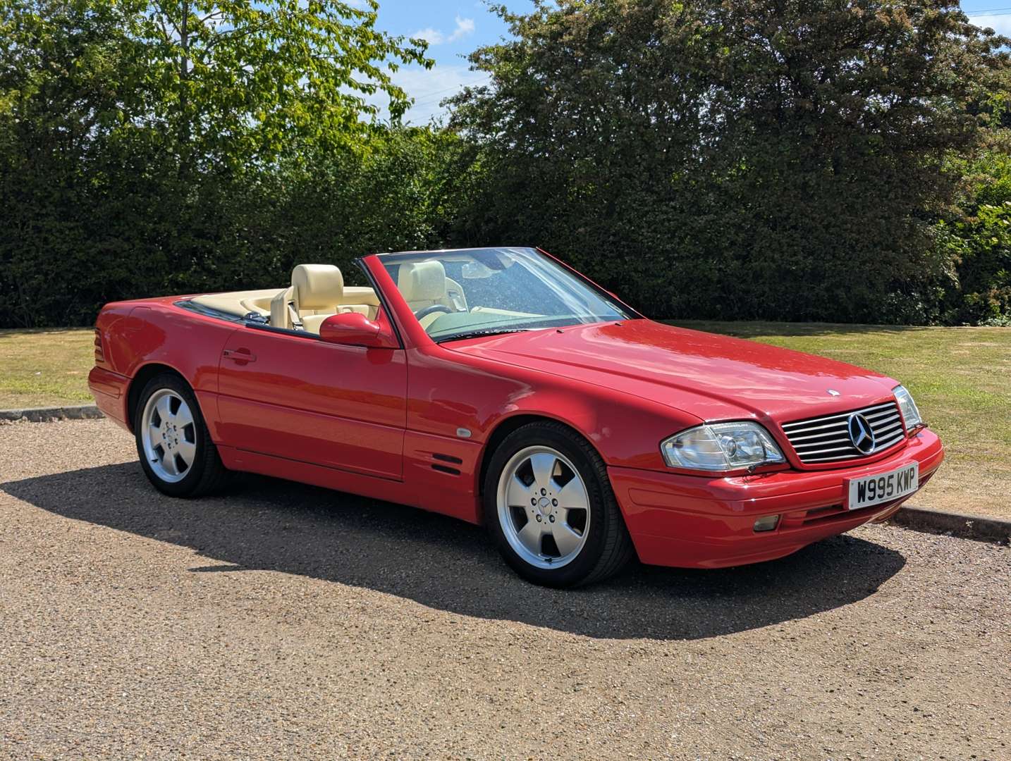 <p>2000 MERCEDES SL320 AUTO</p>