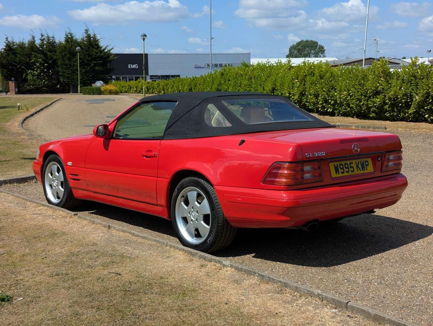 <p>2000 MERCEDES SL320 AUTO</p>