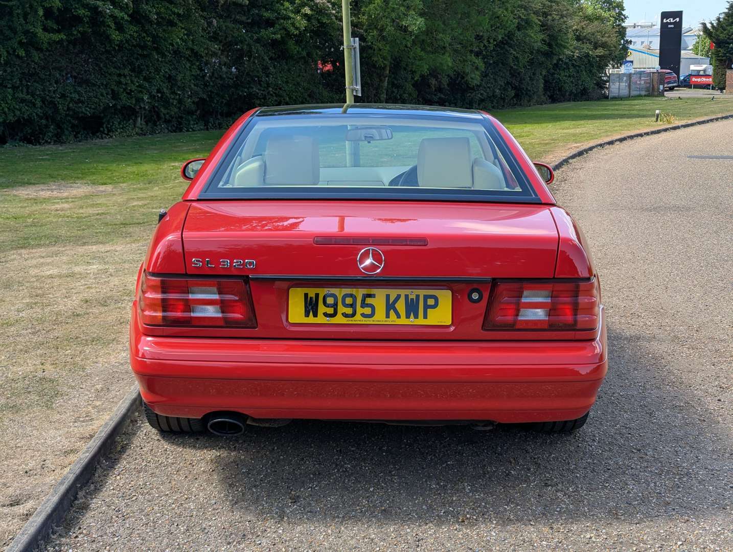 <p>2000 MERCEDES SL320 AUTO</p>
