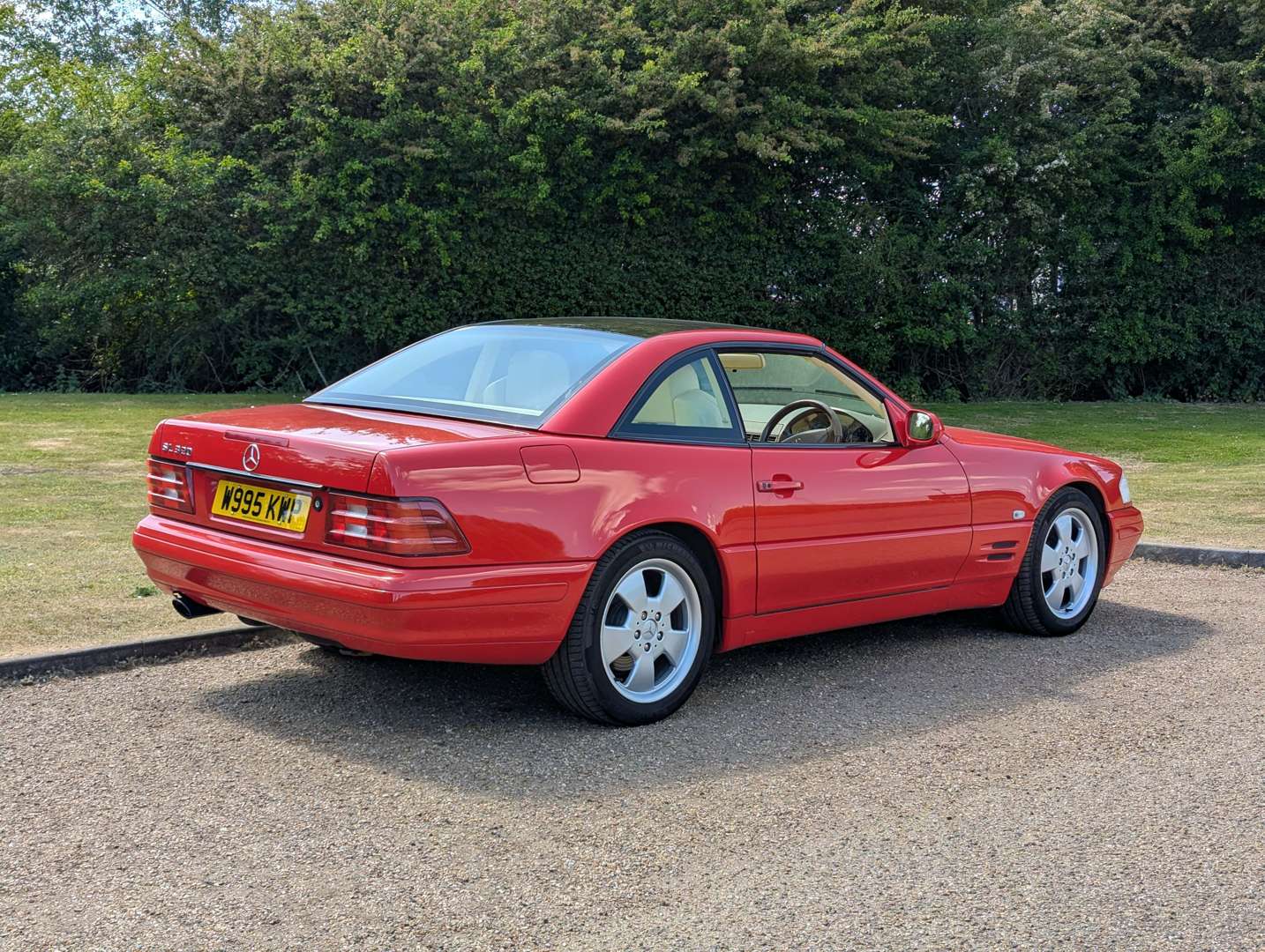 <p>2000 MERCEDES SL320 AUTO</p>