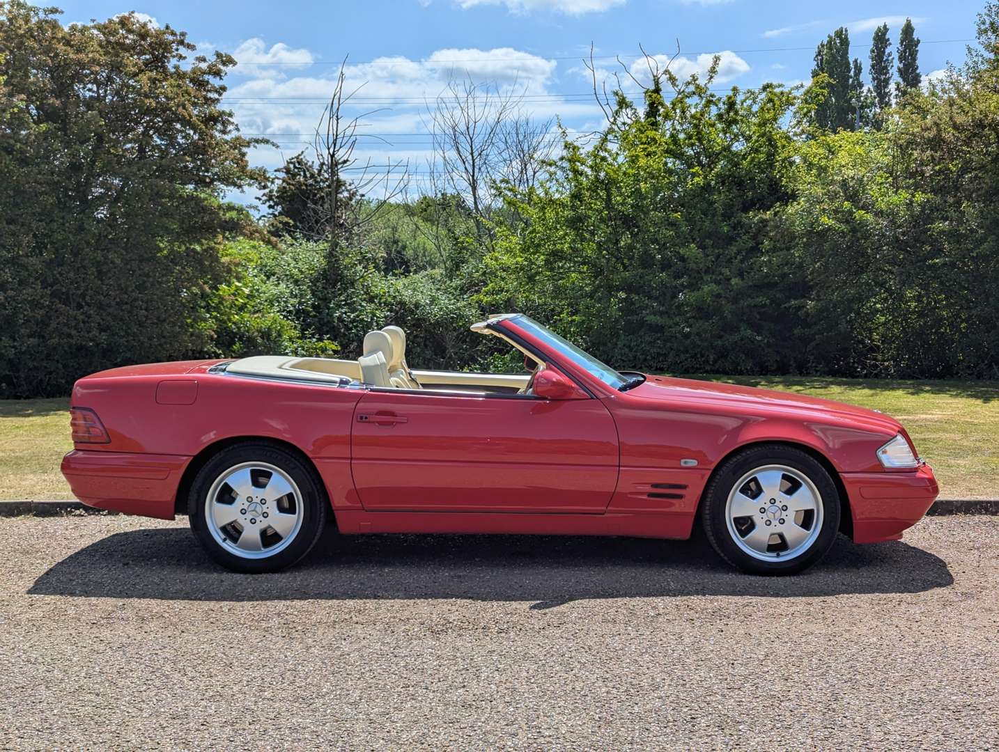 <p>2000 MERCEDES SL320 AUTO</p>
