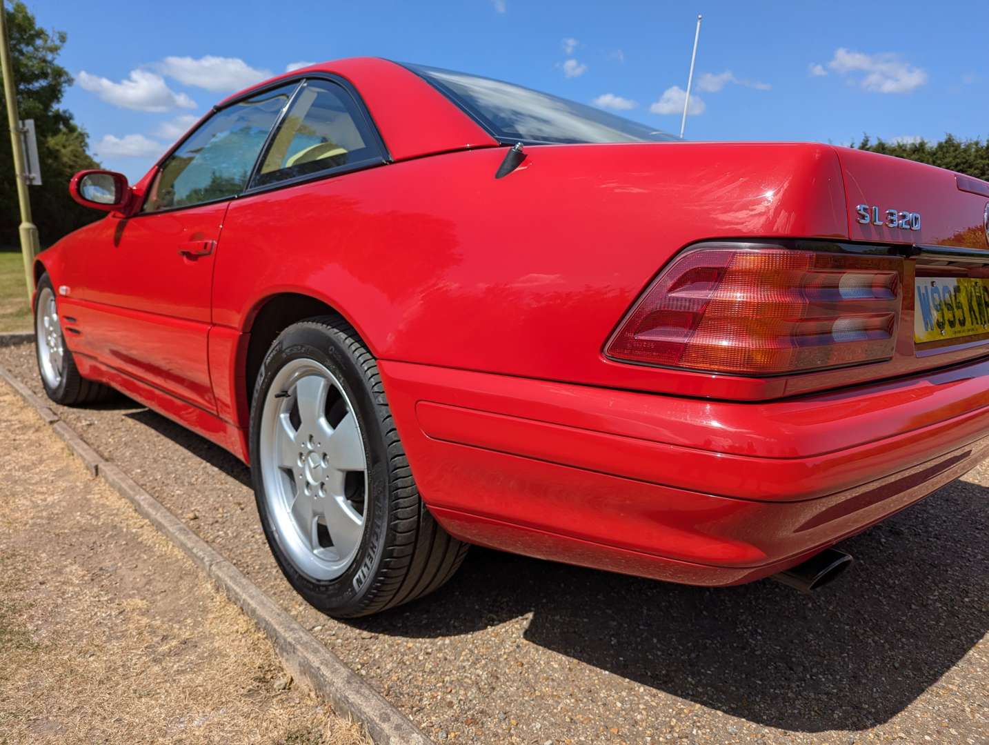 <p>2000 MERCEDES SL320 AUTO</p>