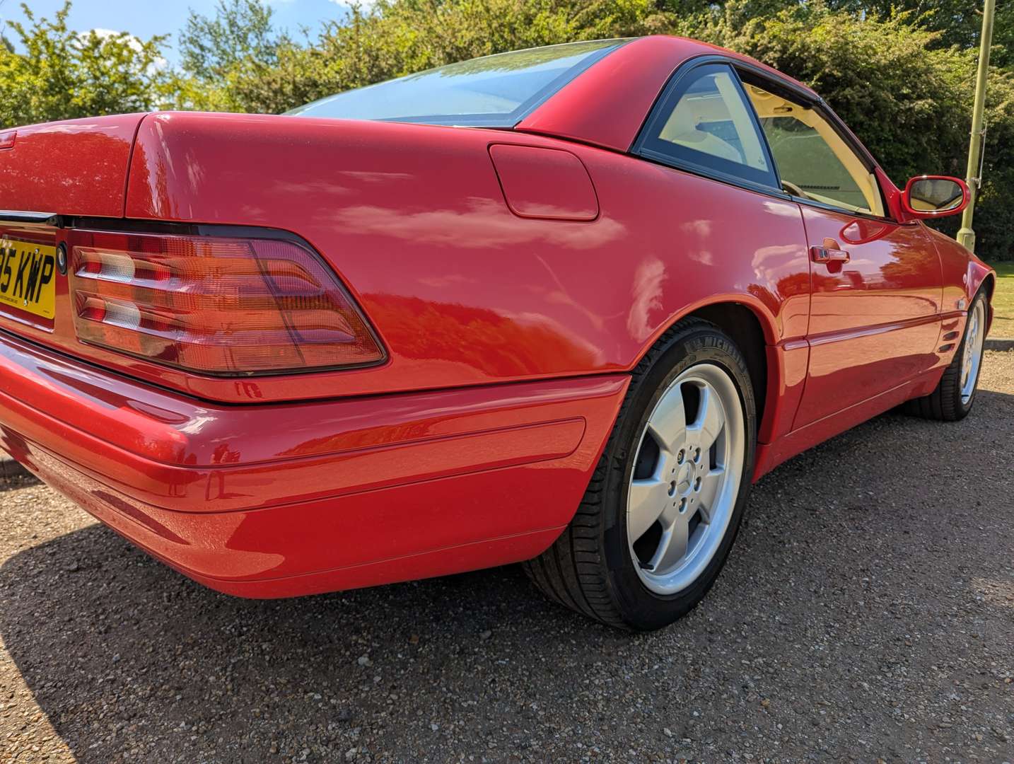 <p>2000 MERCEDES SL320 AUTO</p>