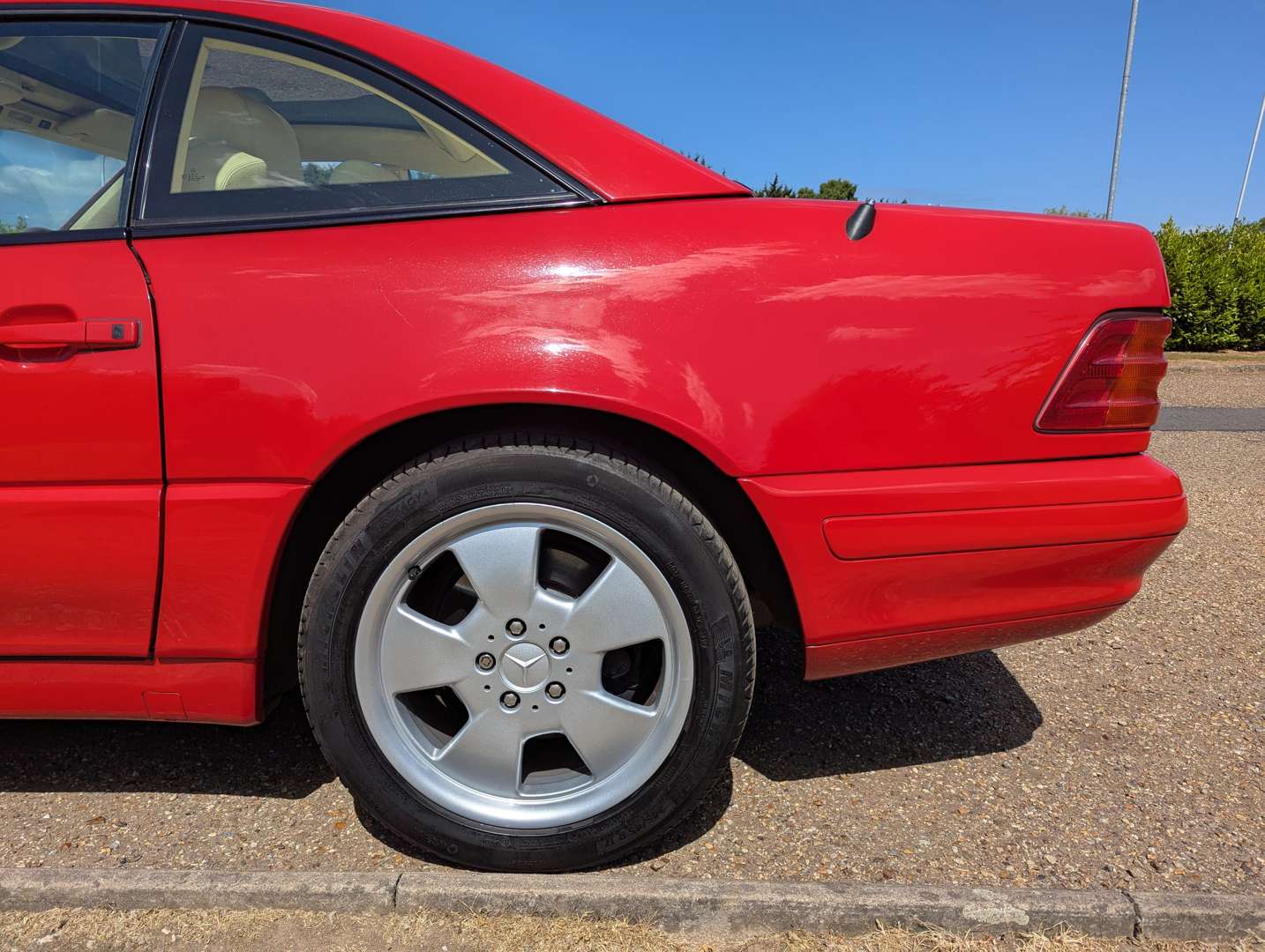 <p>2000 MERCEDES SL320 AUTO</p>