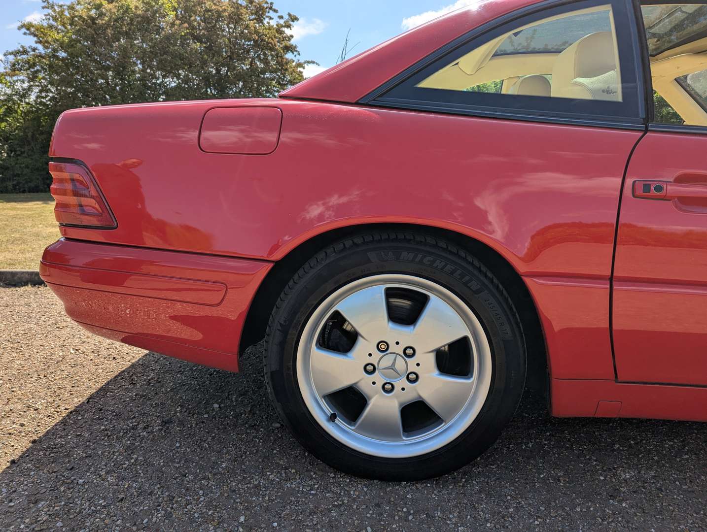<p>2000 MERCEDES SL320 AUTO</p>