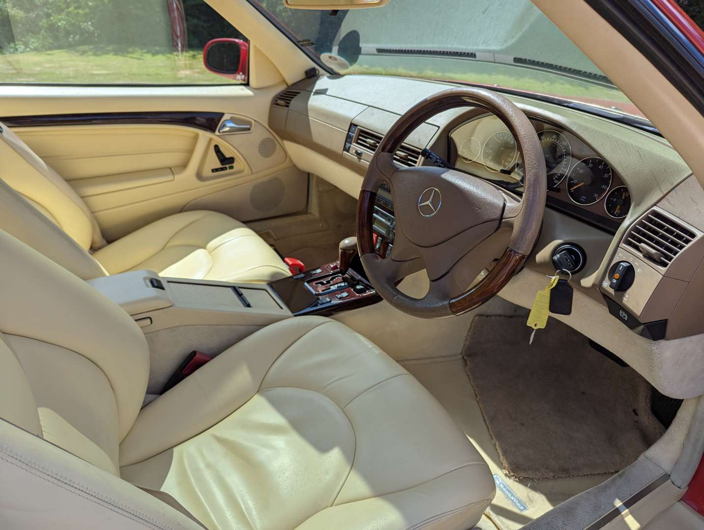 <p>2000 MERCEDES SL320 AUTO</p>
