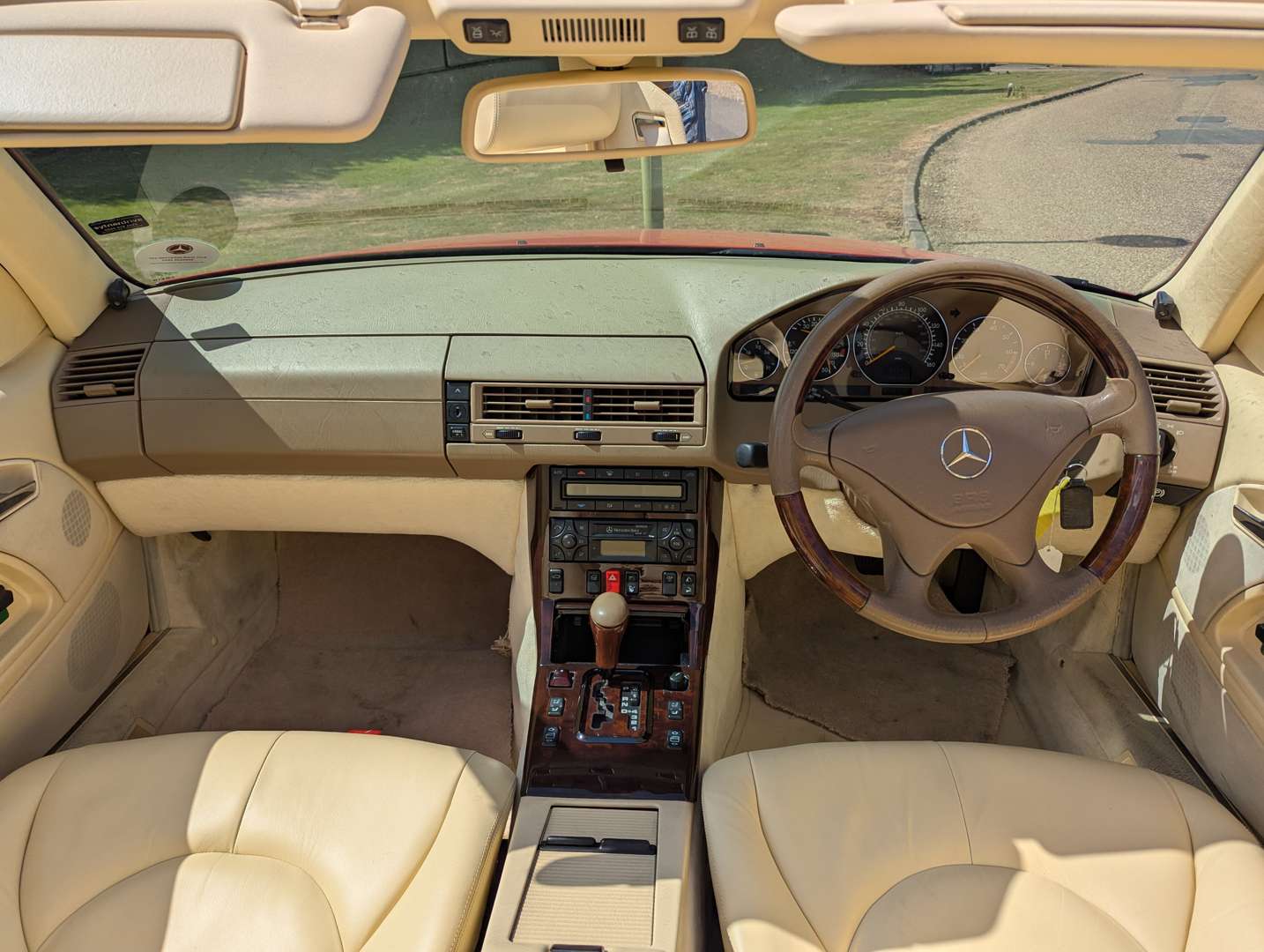<p>2000 MERCEDES SL320 AUTO</p>