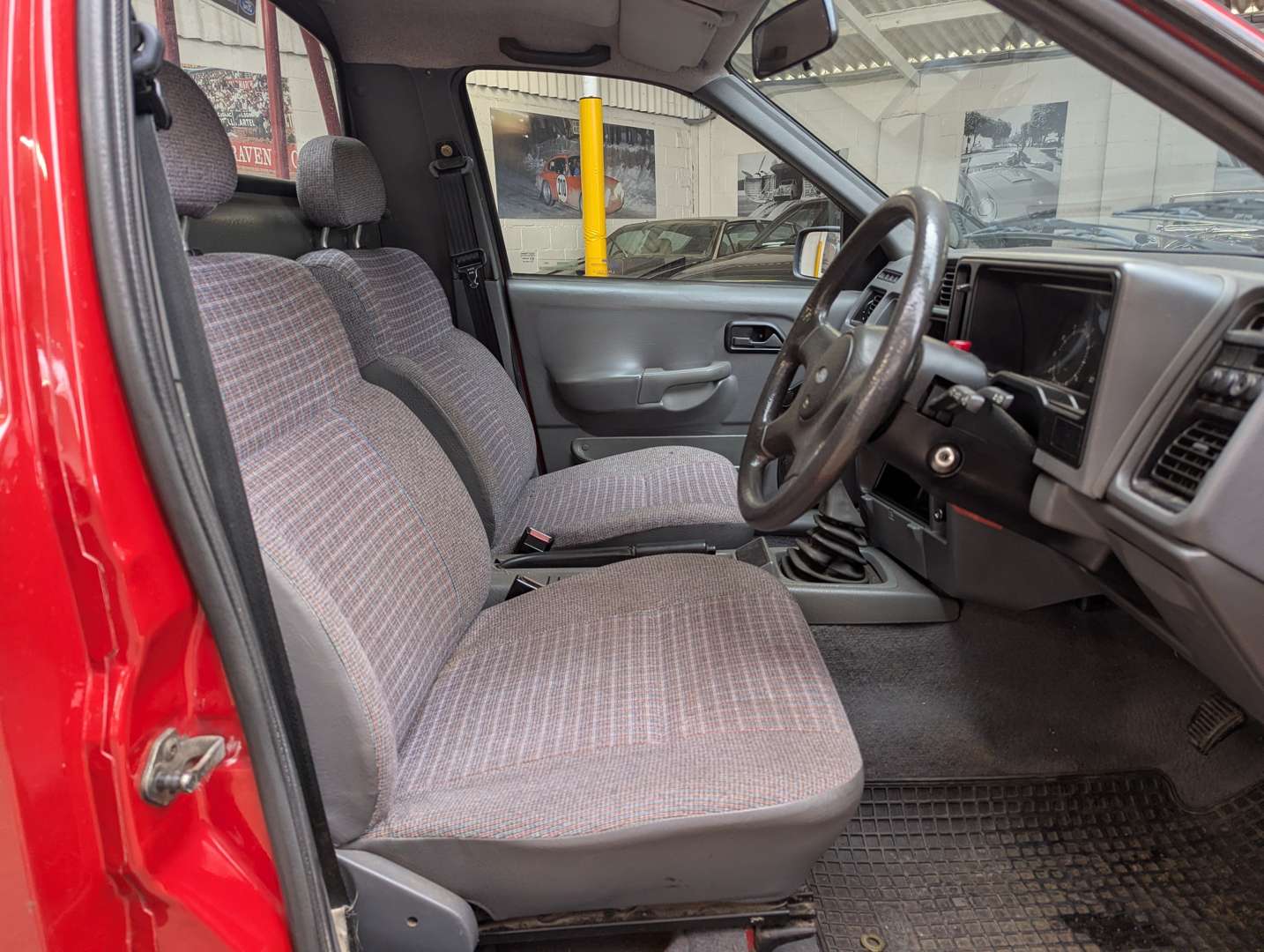 <p>1990 FORD P100 2.0</p>