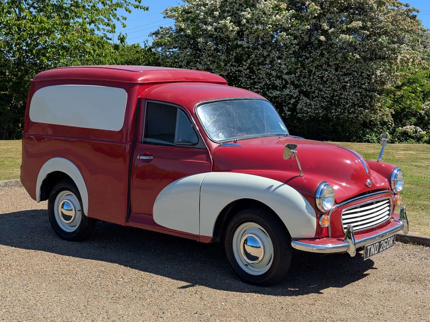 <p>1972 MORRIS MINOR VAN</p>