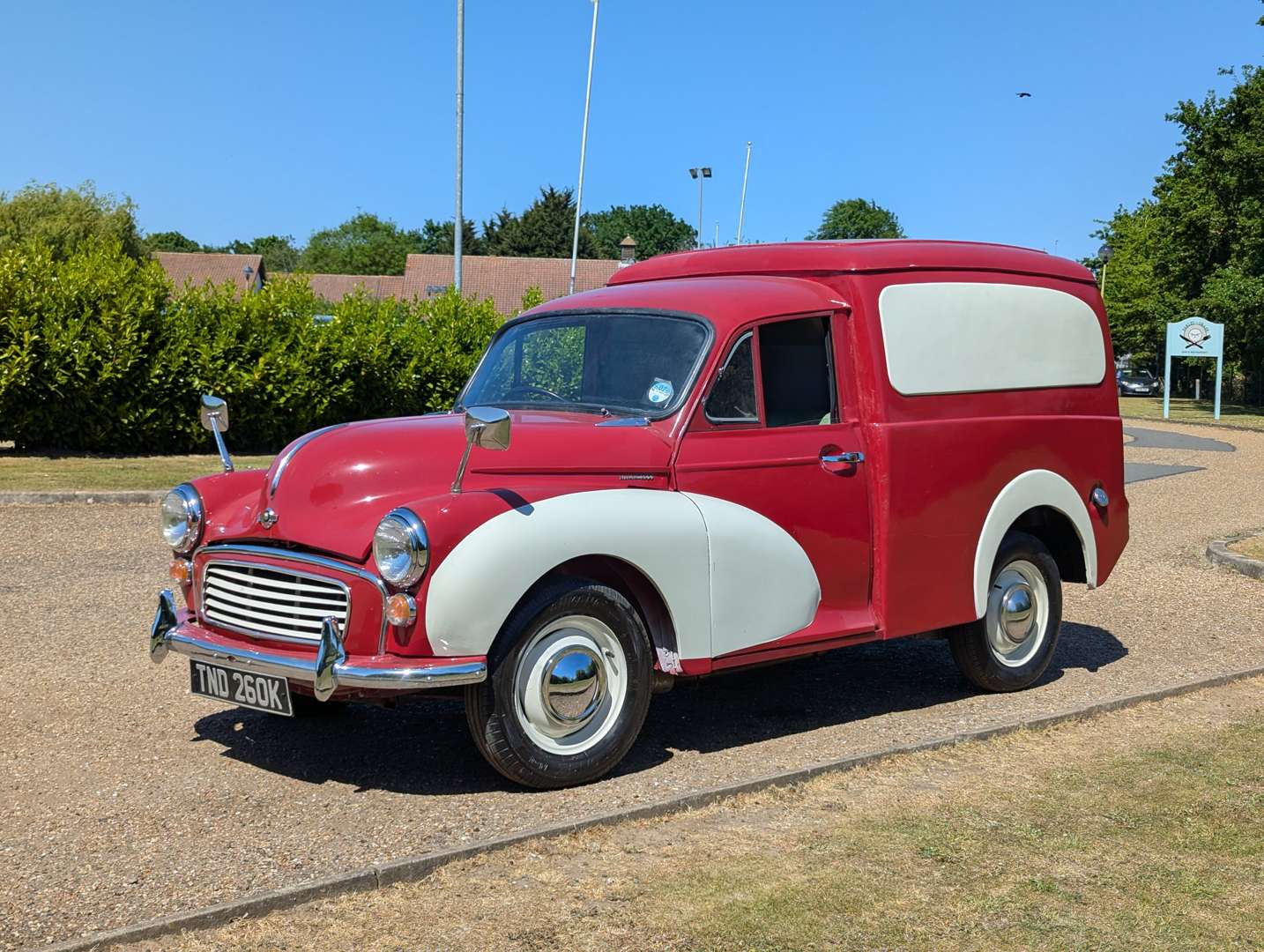 <p>1972 MORRIS MINOR VAN</p>
