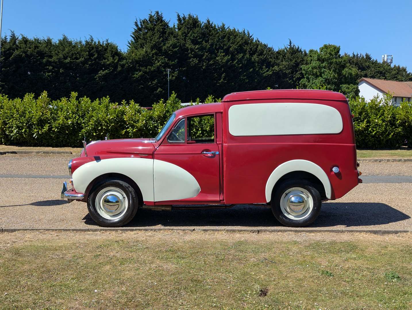 <p>1972 MORRIS MINOR VAN</p>