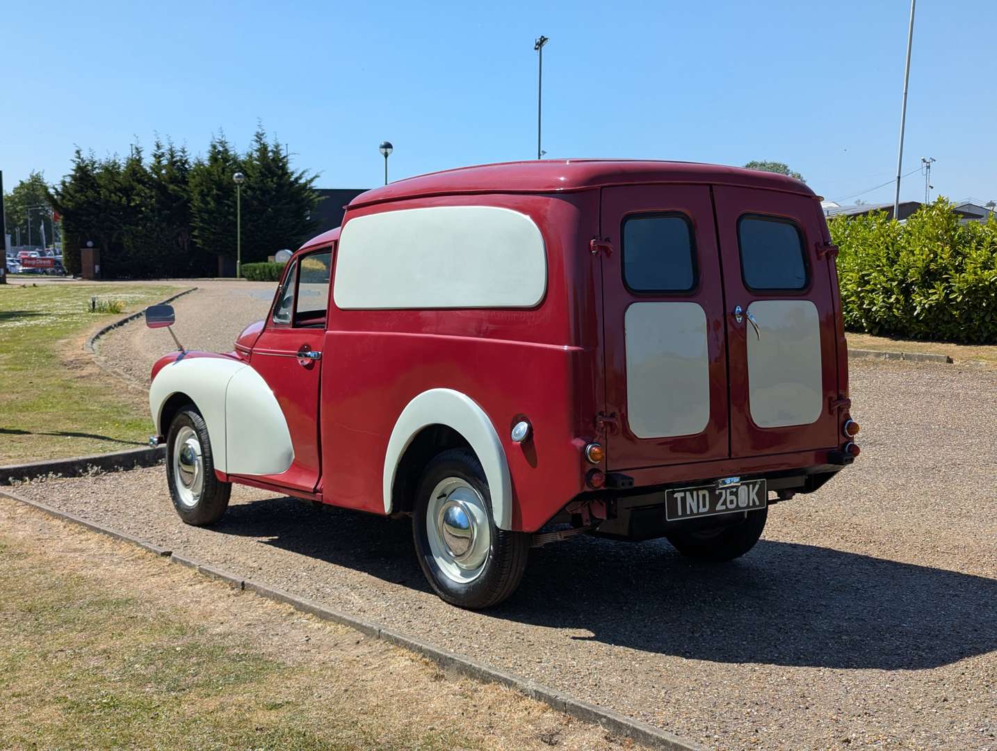 <p>1972 MORRIS MINOR VAN</p>