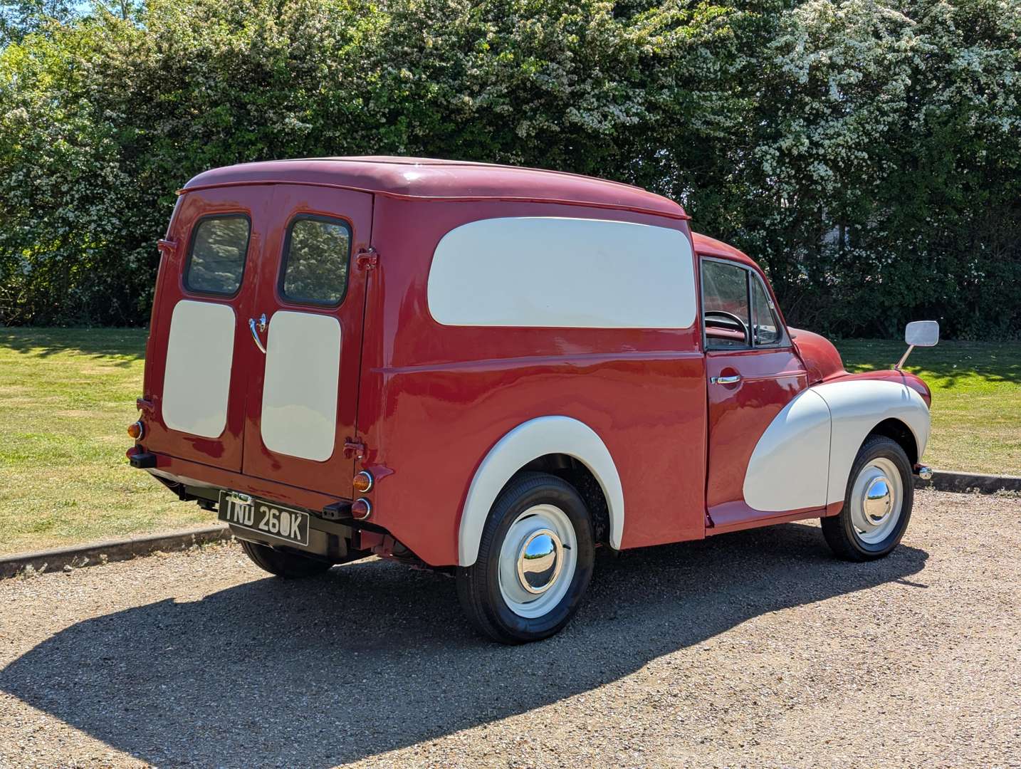 <p>1972 MORRIS MINOR VAN</p>