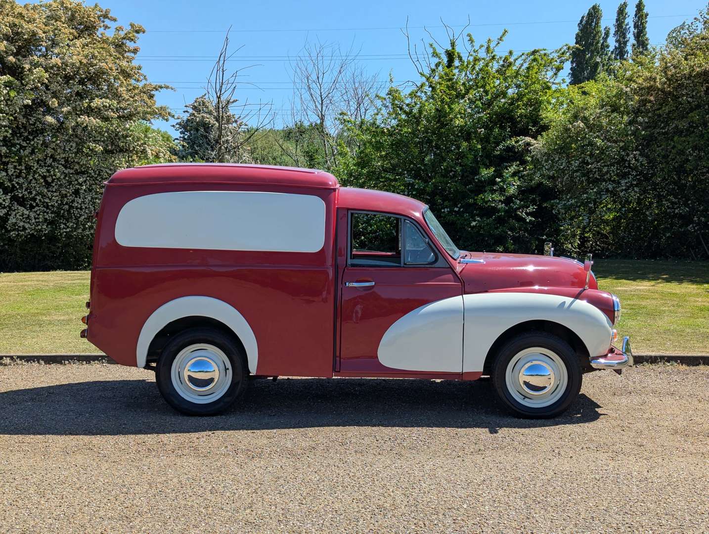<p>1972 MORRIS MINOR VAN</p>