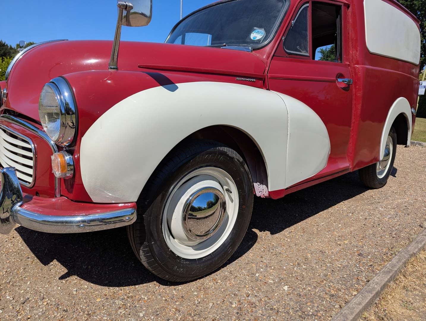 <p>1972 MORRIS MINOR VAN</p>