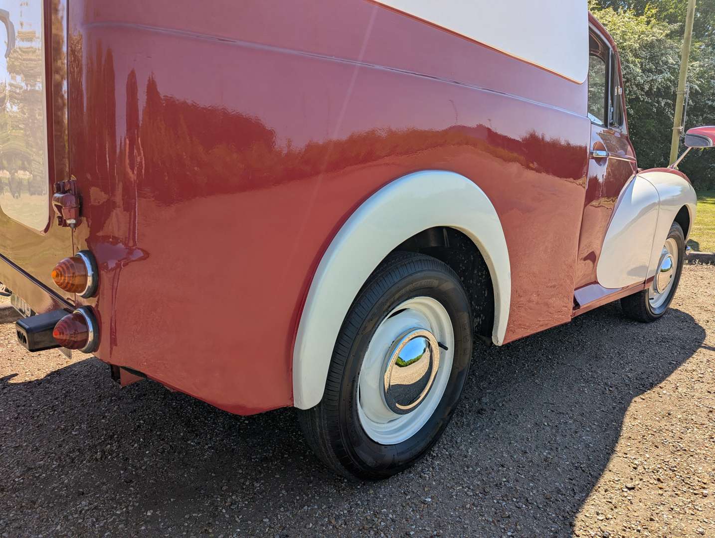 <p>1972 MORRIS MINOR VAN</p>