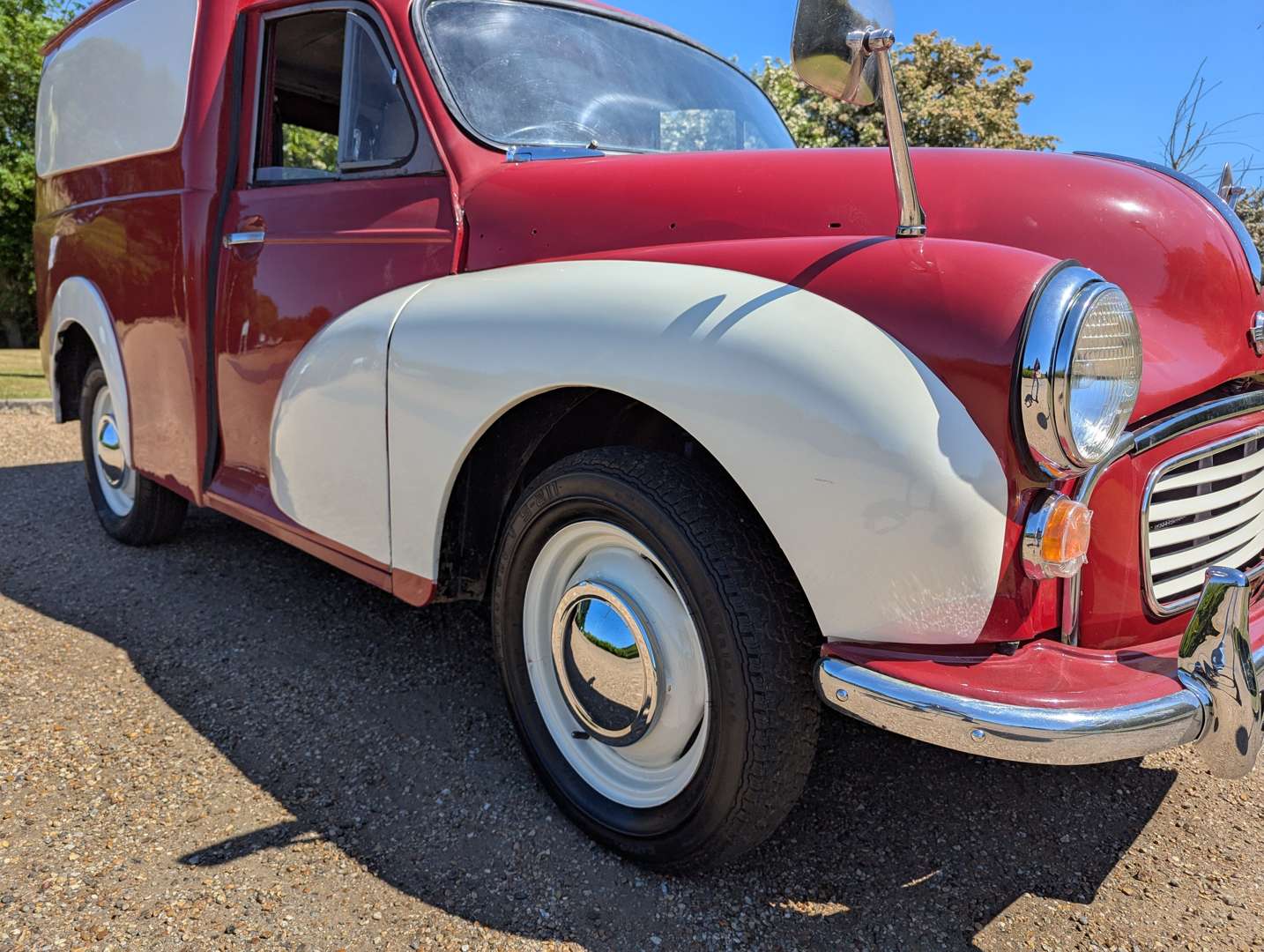 <p>1972 MORRIS MINOR VAN</p>