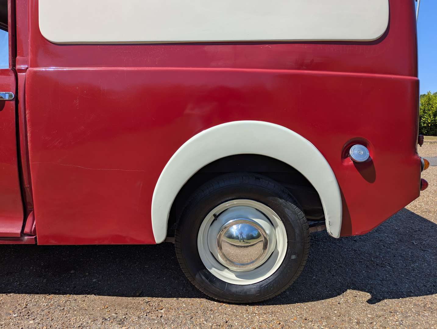 <p>1972 MORRIS MINOR VAN</p>