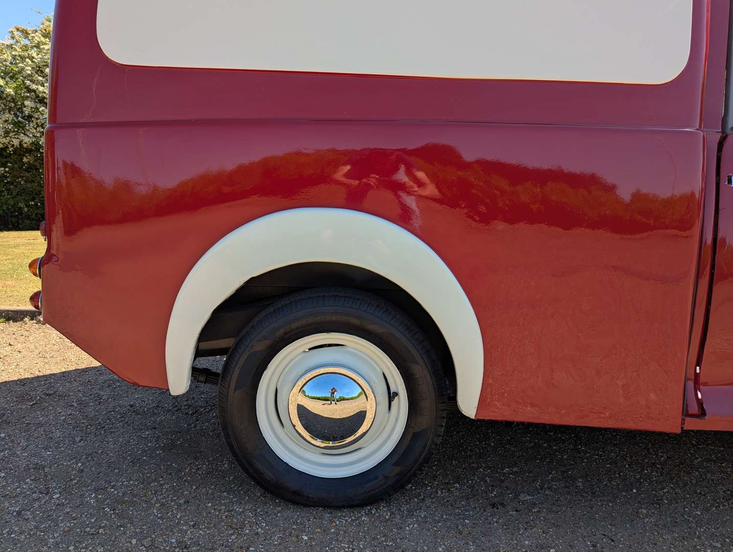 <p>1972 MORRIS MINOR VAN</p>
