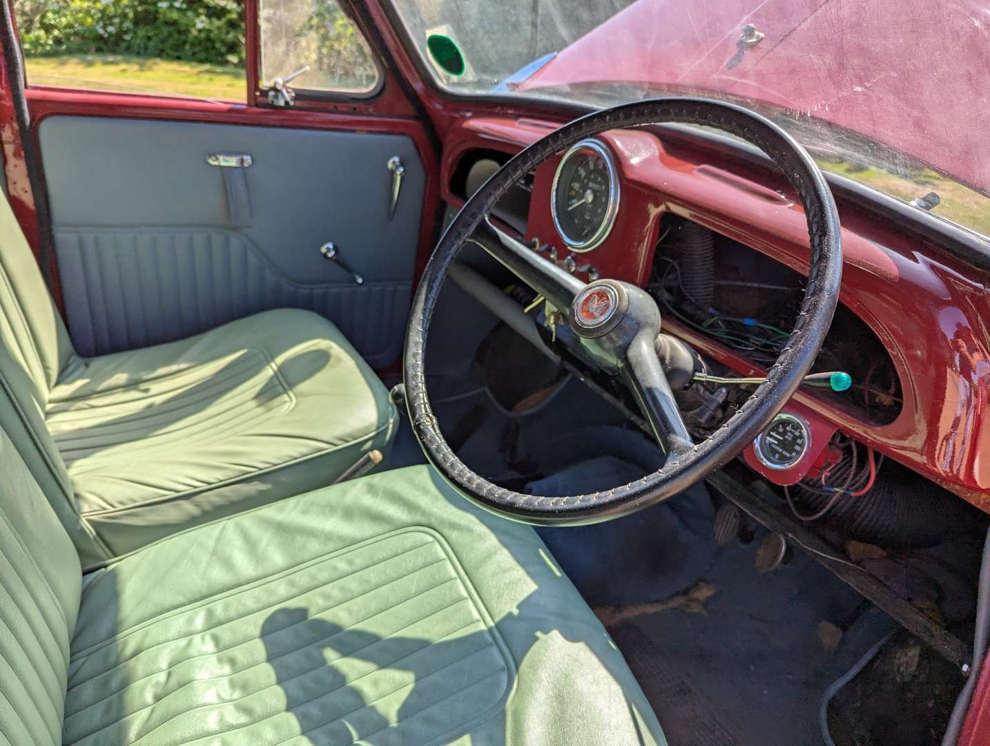 <p>1972 MORRIS MINOR VAN</p>
