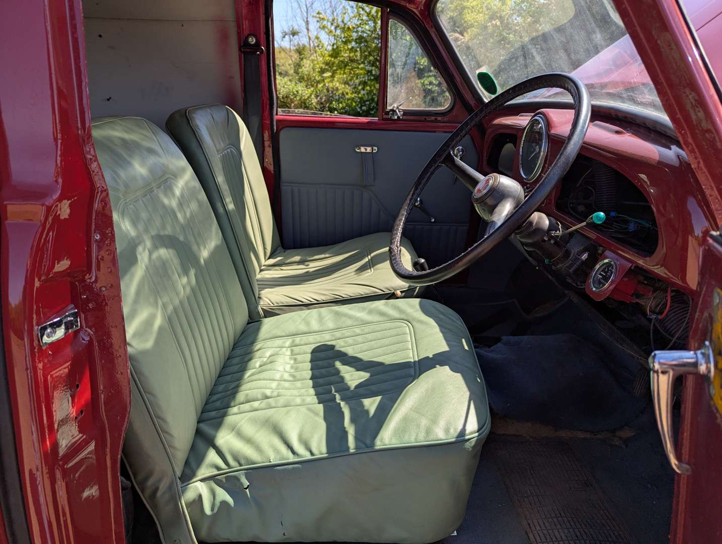 <p>1972 MORRIS MINOR VAN</p>