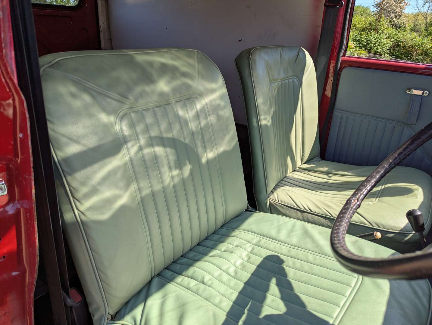 <p>1972 MORRIS MINOR VAN</p>
