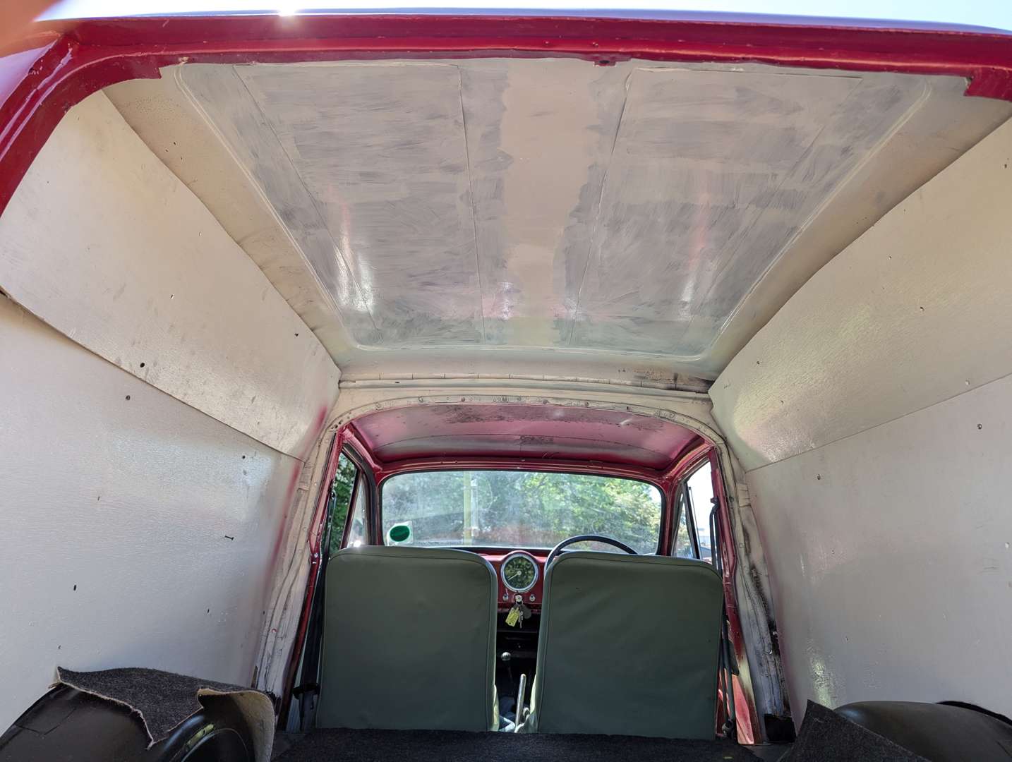 <p>1972 MORRIS MINOR VAN</p>