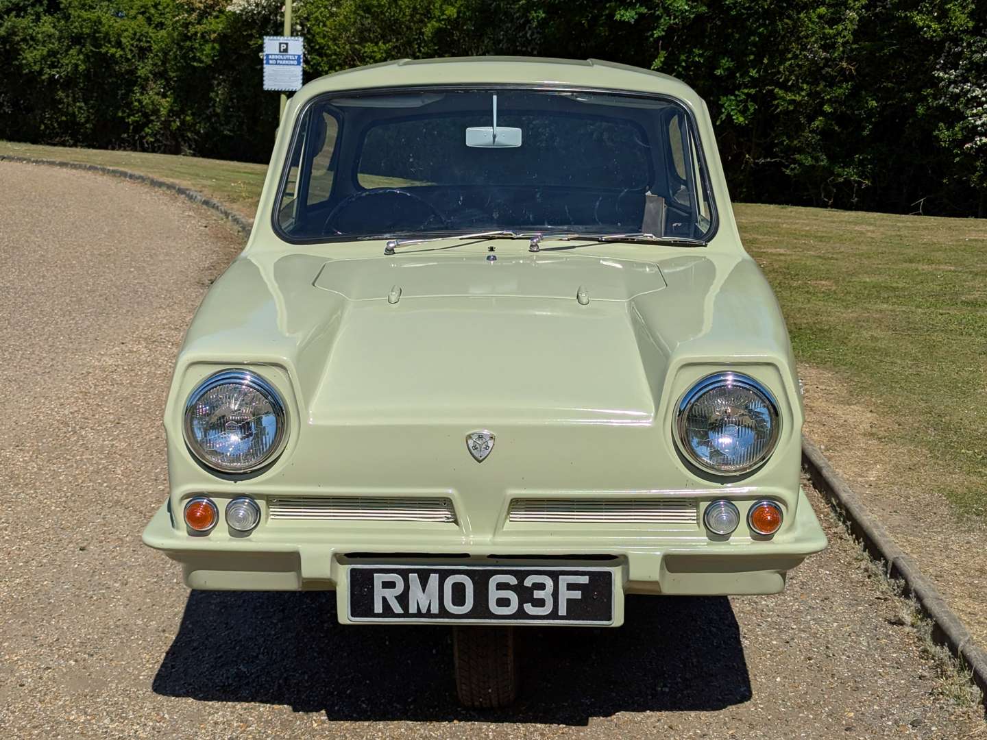 <p>1968 RELIANT REGAL 3/25 DELUXE</p>