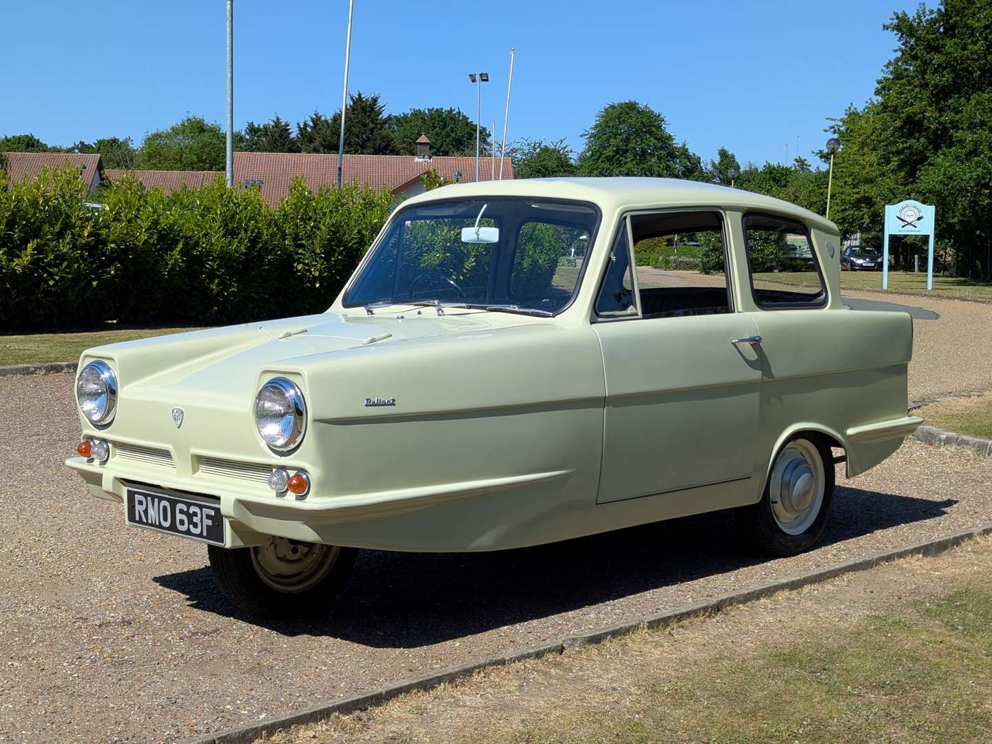 <p>1968 RELIANT REGAL 3/25 DELUXE</p>
