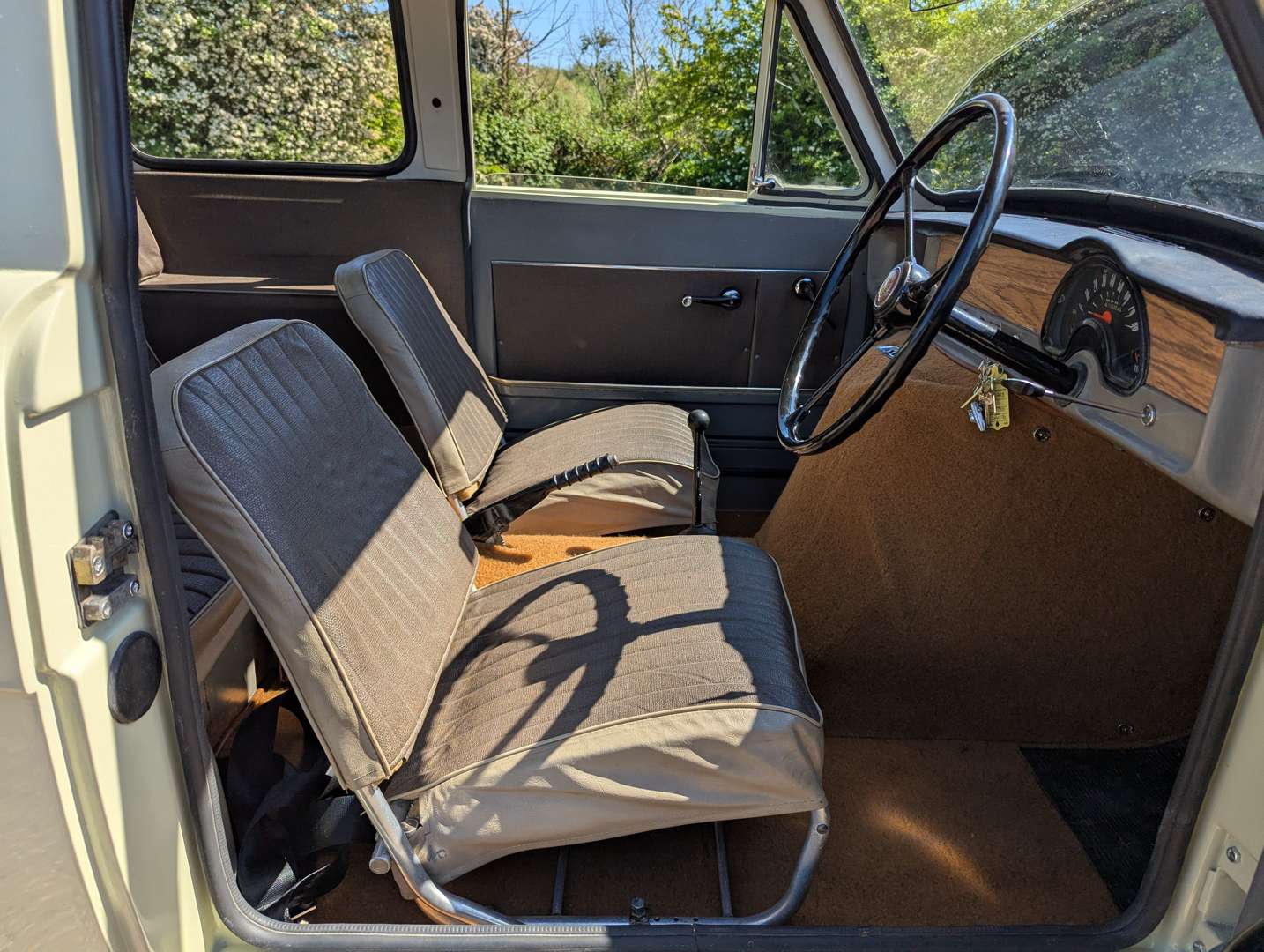 <p>1968 RELIANT REGAL 3/25 DELUXE</p>