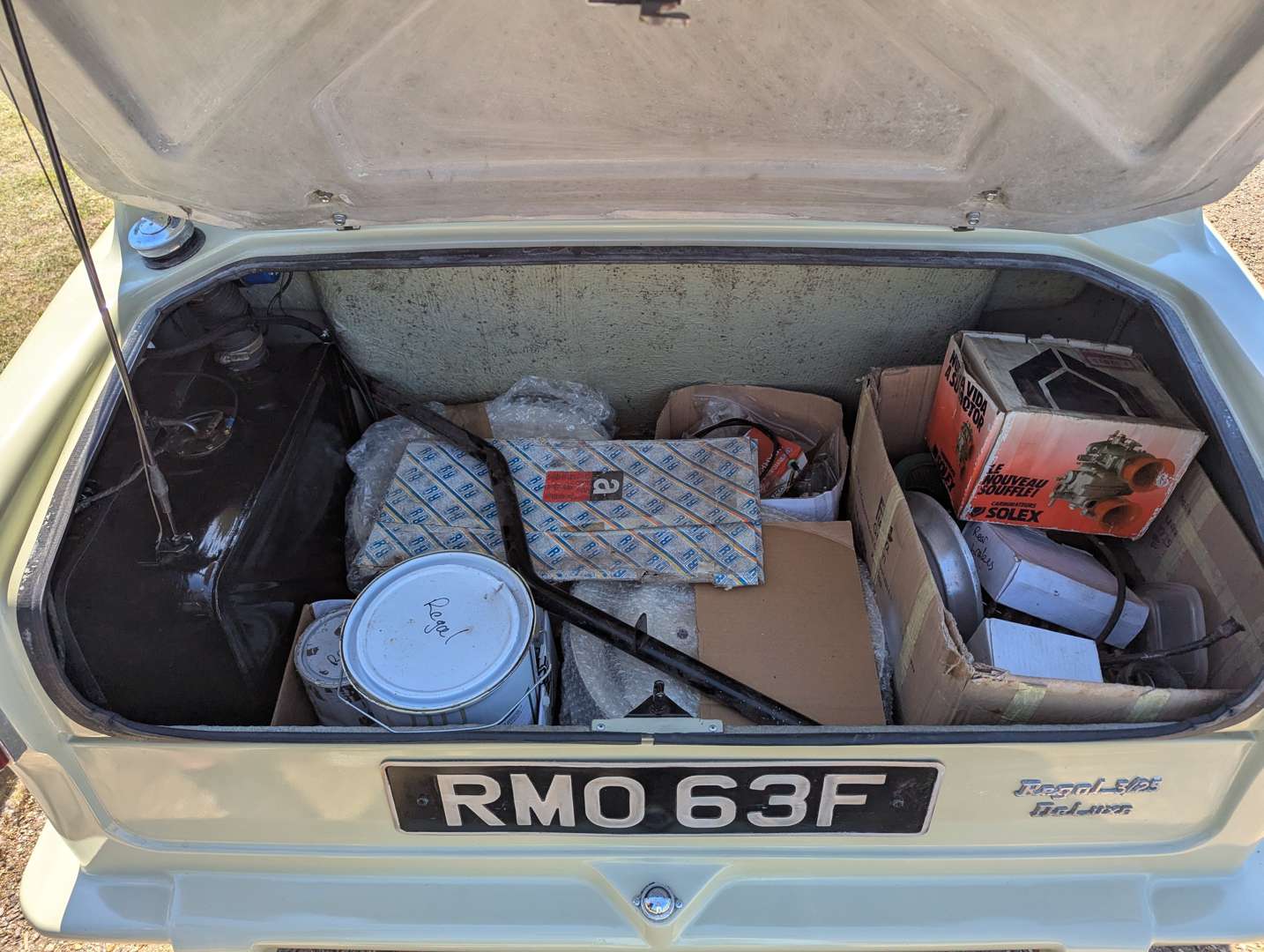 <p>1968 RELIANT REGAL 3/25 DELUXE</p>