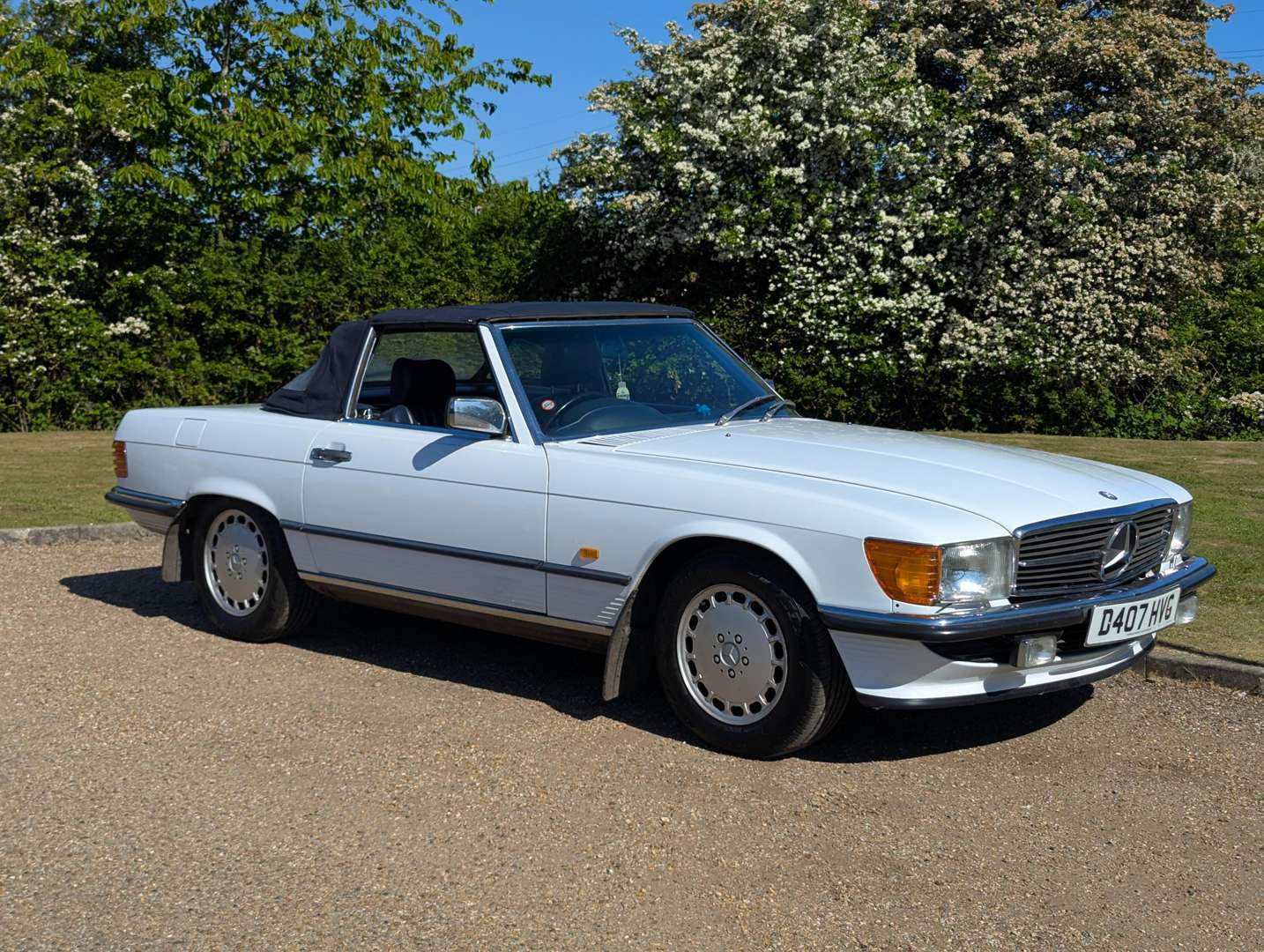 <p>1987 MERCEDES R107 300SL AUTO</p>