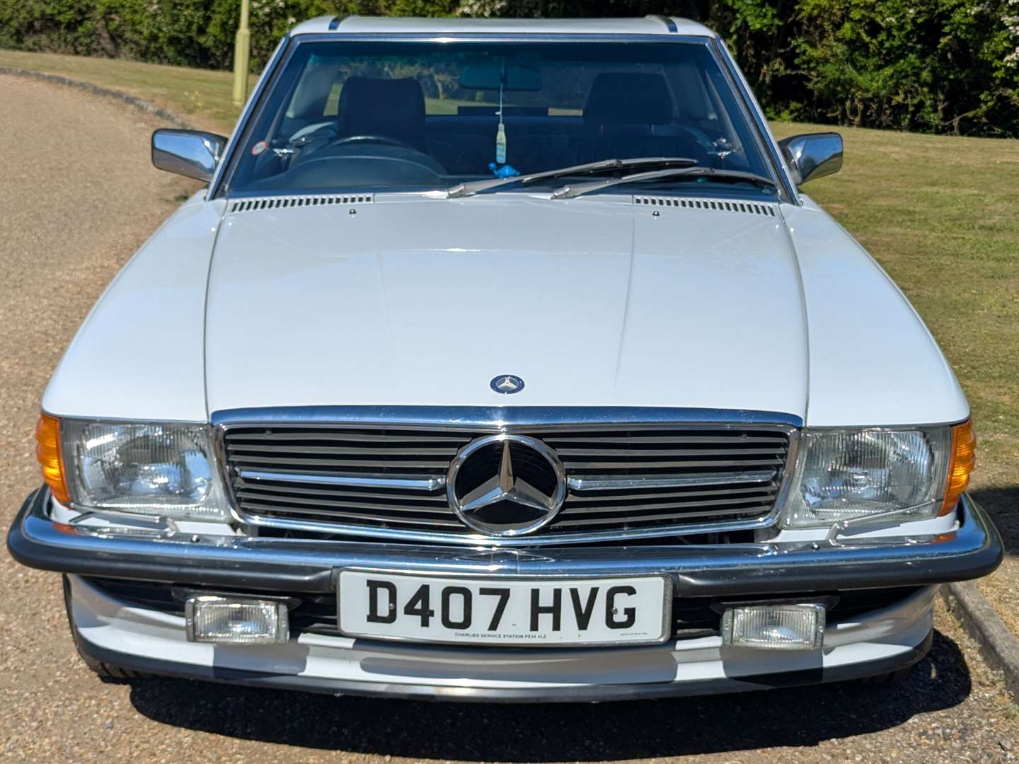 <p>1987 MERCEDES R107 300SL AUTO</p>