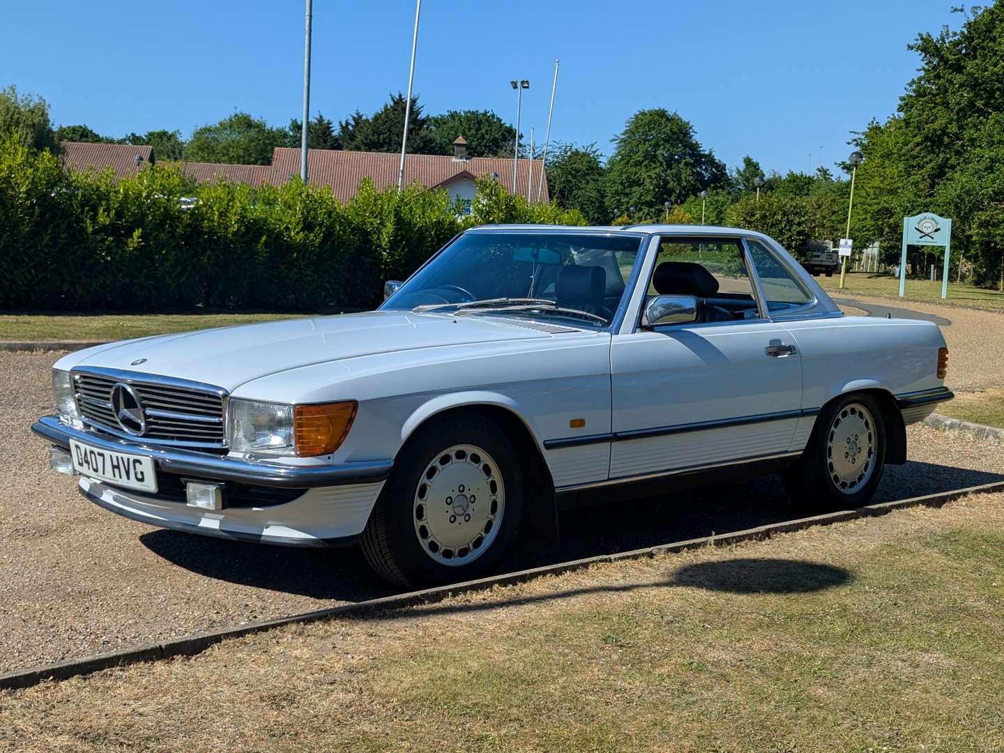 <p>1987 MERCEDES R107 300SL AUTO</p>