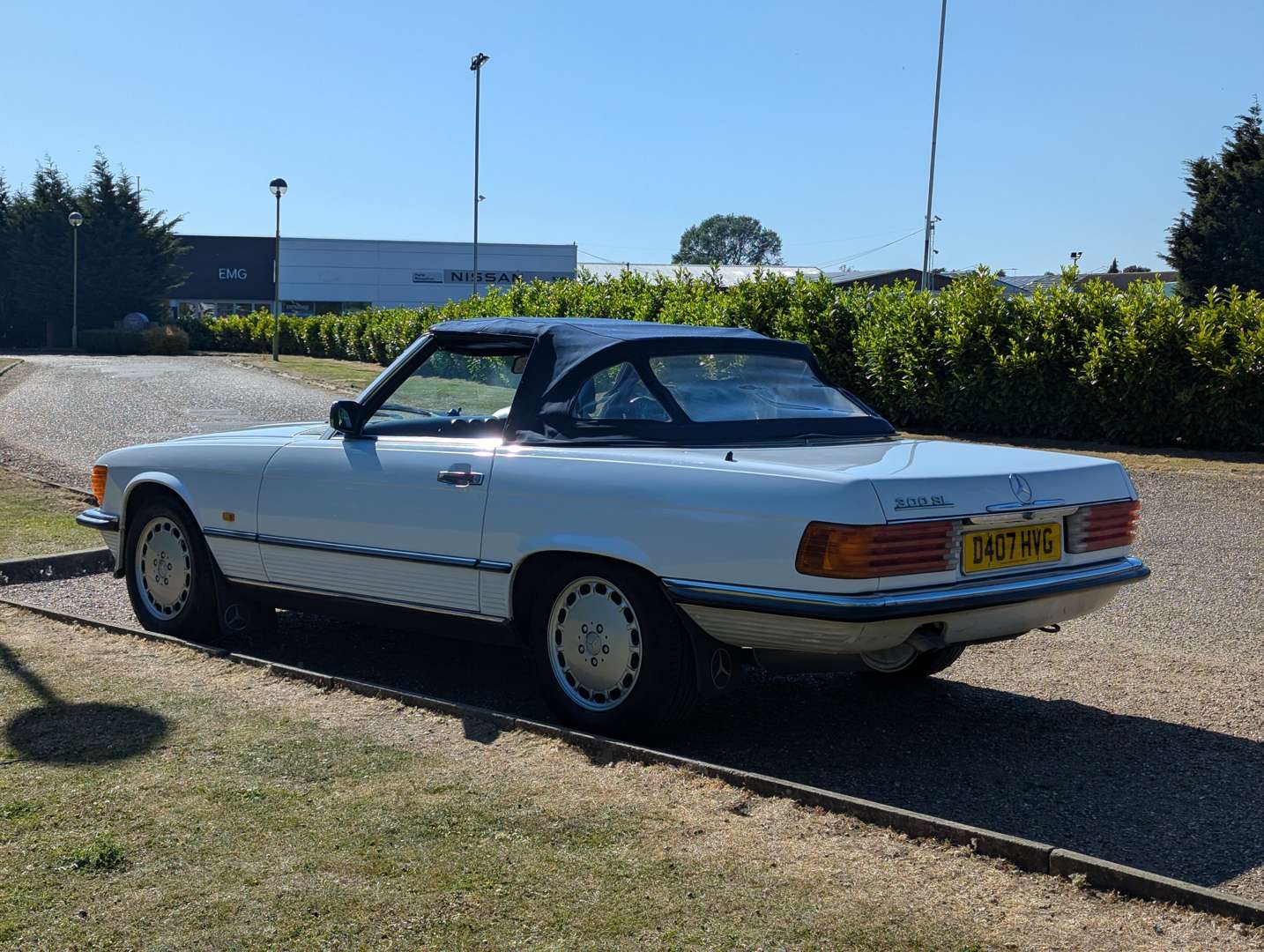 <p>1987 MERCEDES R107 300SL AUTO</p>