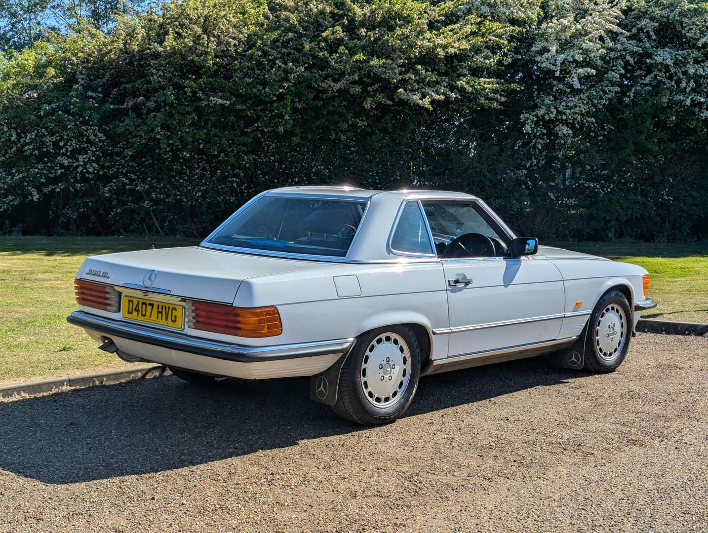 <p>1987 MERCEDES R107 300SL AUTO</p>