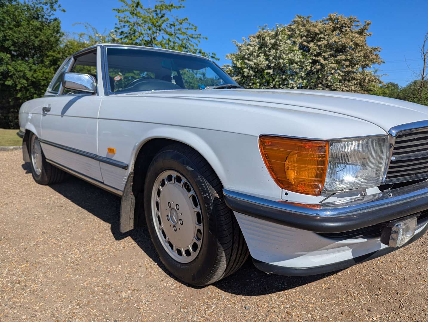 <p>1987 MERCEDES R107 300SL AUTO</p>