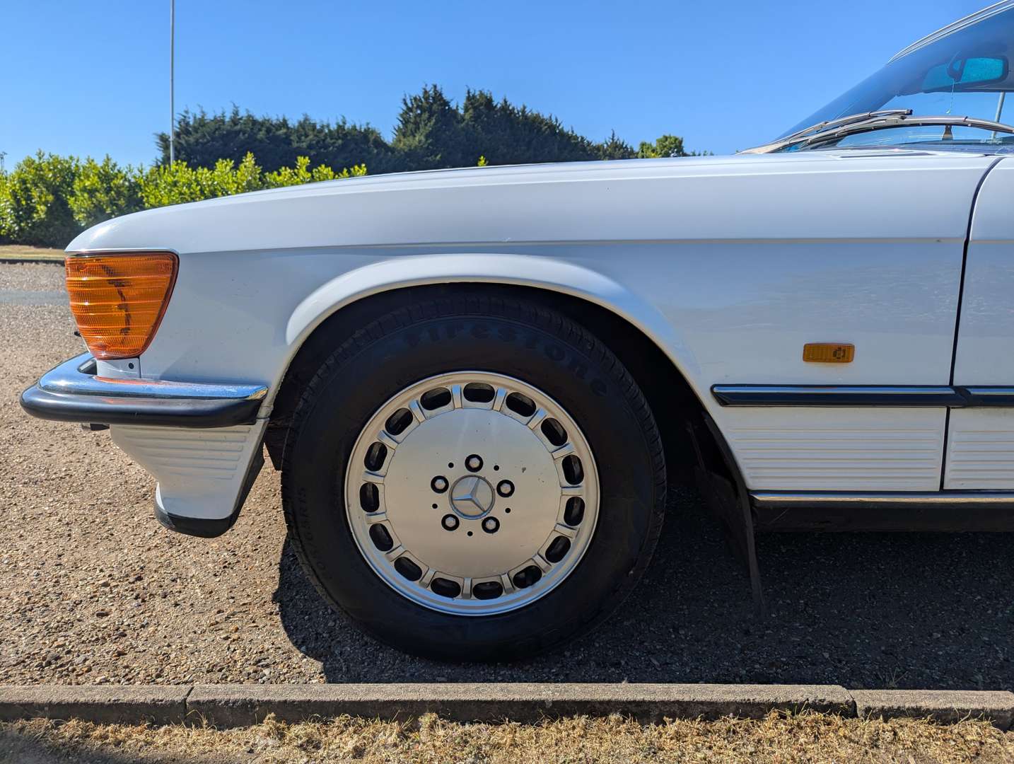 <p>1987 MERCEDES R107 300SL AUTO</p>