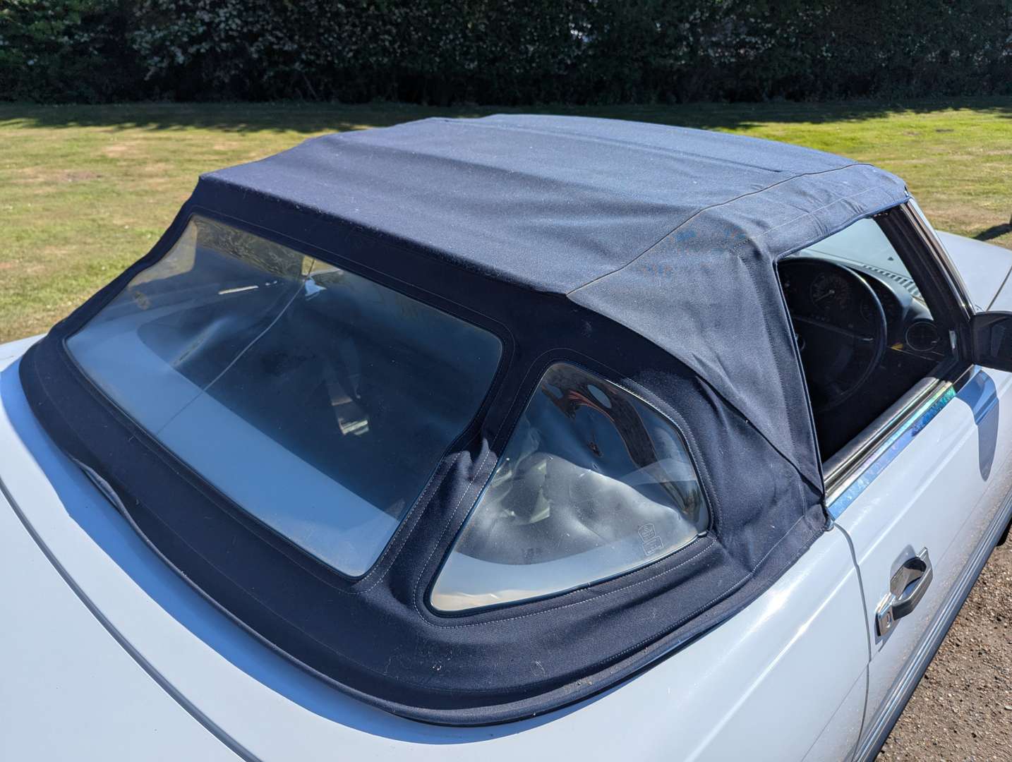<p>1987 MERCEDES R107 300SL AUTO</p>