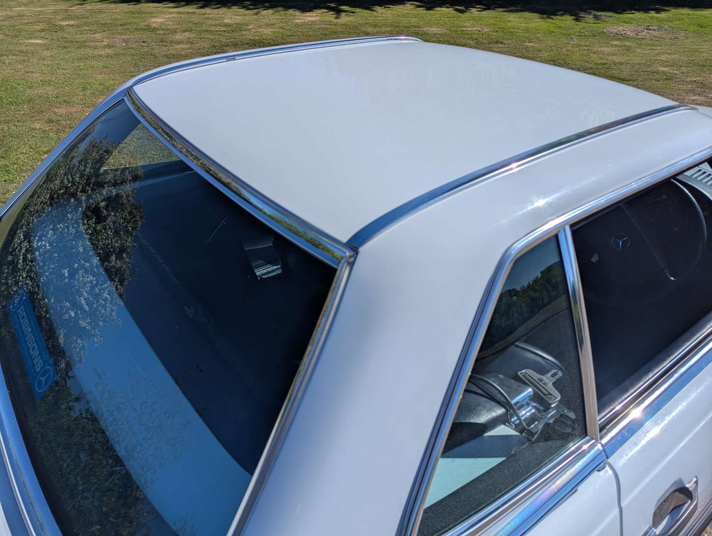 <p>1987 MERCEDES R107 300SL AUTO</p>