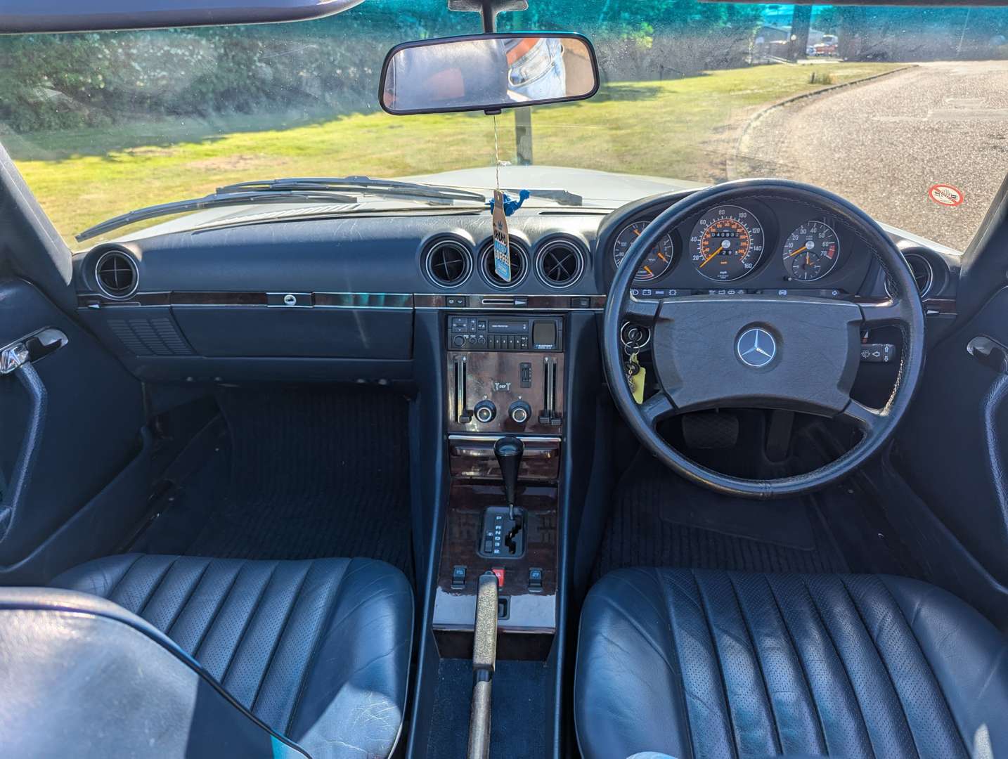 <p>1987 MERCEDES R107 300SL AUTO</p>