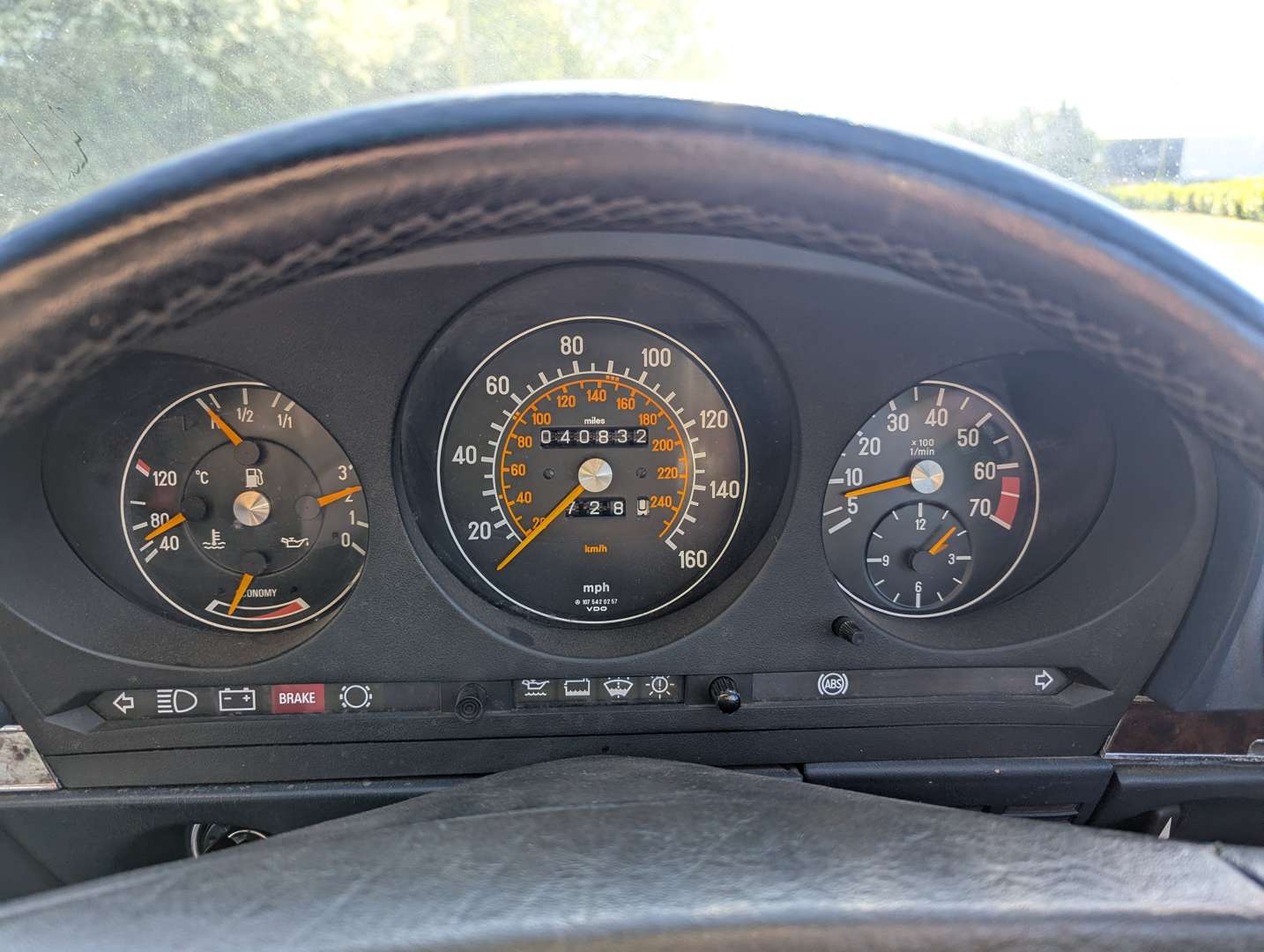 <p>1987 MERCEDES R107 300SL AUTO</p>