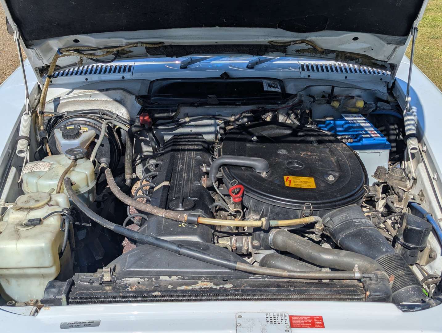 <p>1987 MERCEDES R107 300SL AUTO</p>