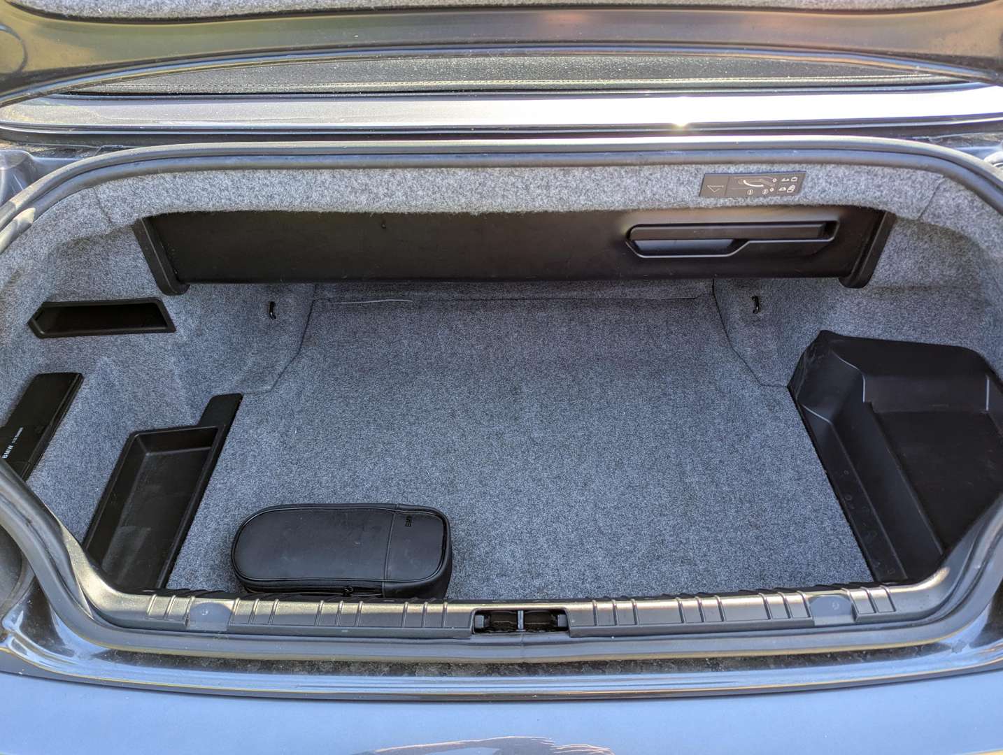 <p>2006 BMW 320 CI CONVERTIBLE AUTO 26,000 MILES</p>