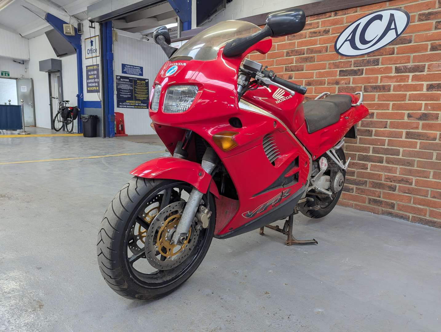 <p>1997 HONDA VFR 750 F</p>