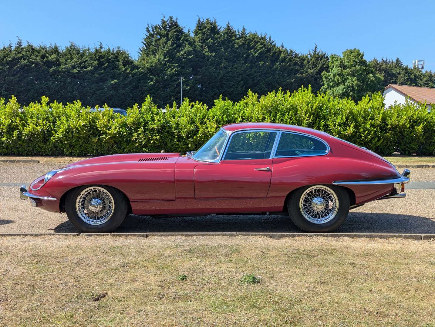 <p>1969 JAGUAR E-TYPE FHC SERIES II</p>