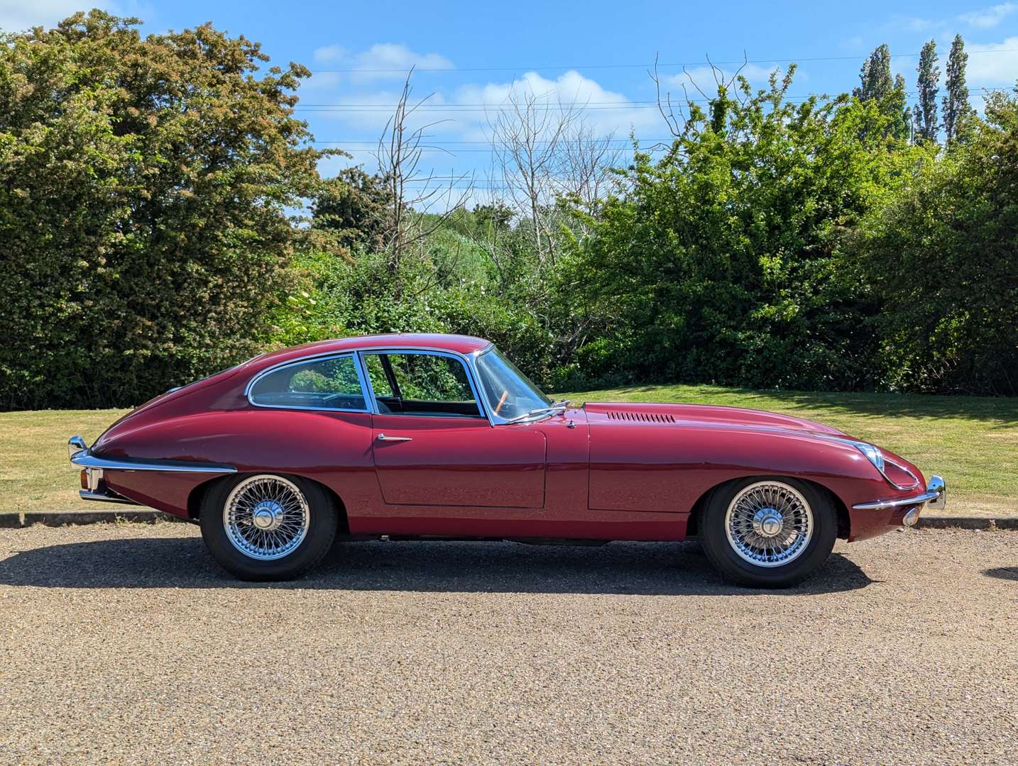 <p>1969 JAGUAR E-TYPE FHC SERIES II</p>