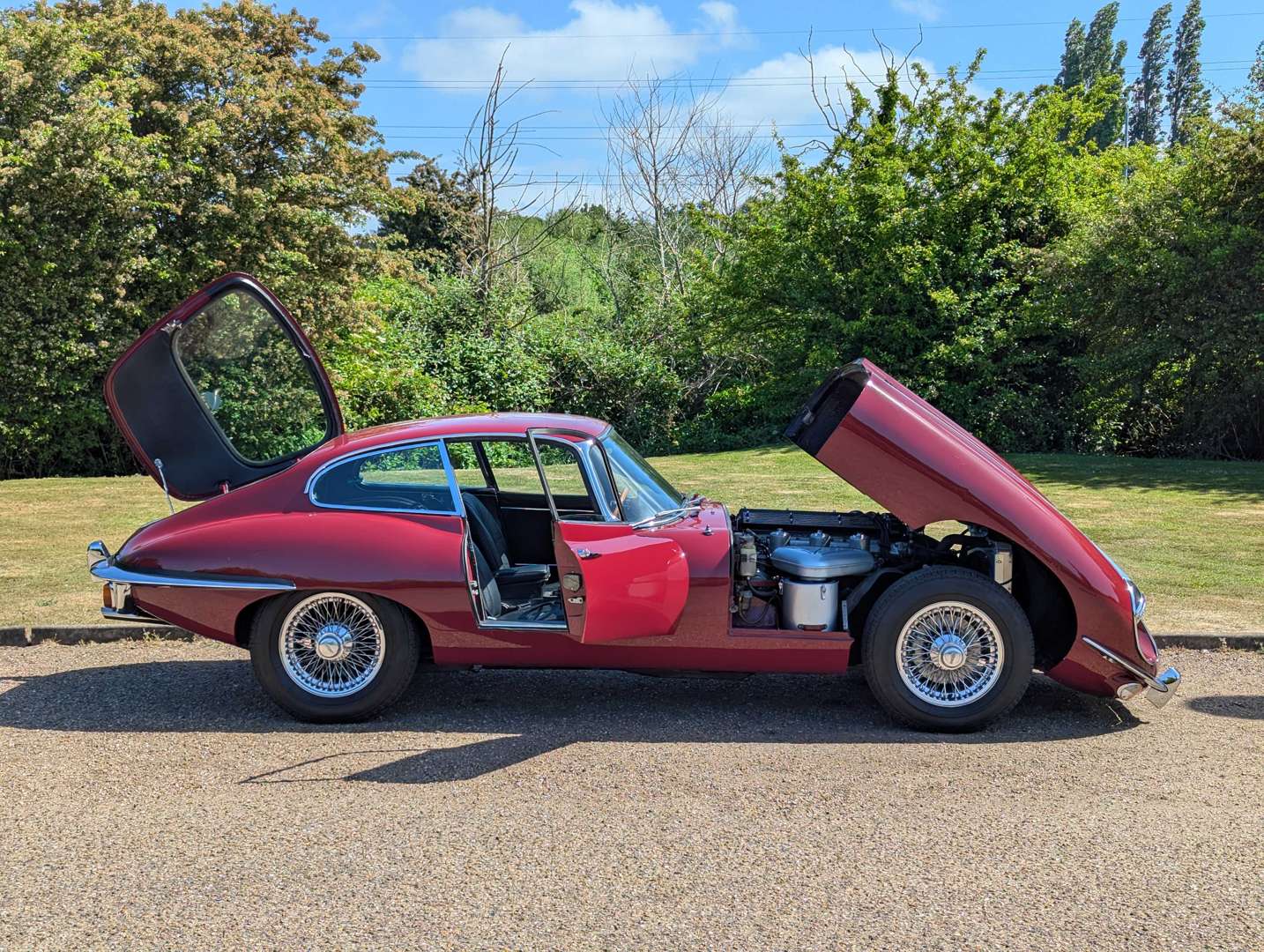 <p>1969 JAGUAR E-TYPE FHC SERIES II</p>