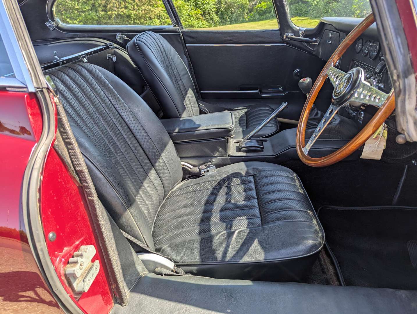 <p>1969 JAGUAR E-TYPE FHC SERIES II</p>